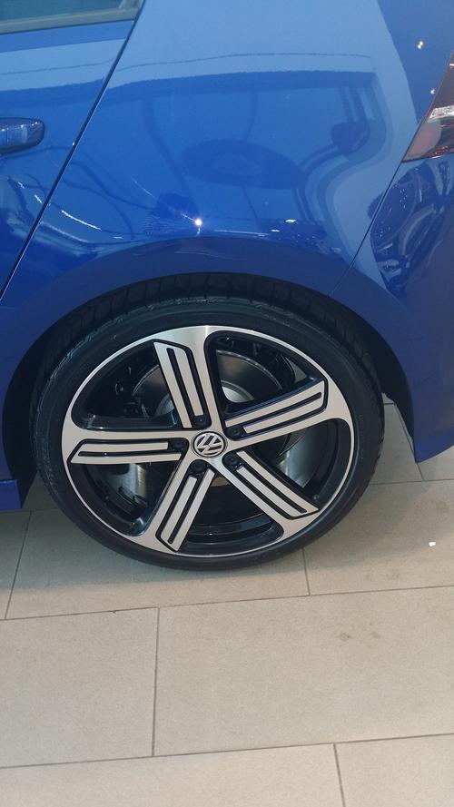 Mags & Wheels - New 2014 Golf 7 R mag wheels was listed for R6,500.00