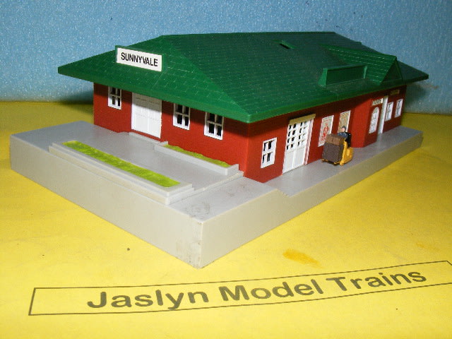 Other - Bachmann HO Station Building, was sold for R80.00 