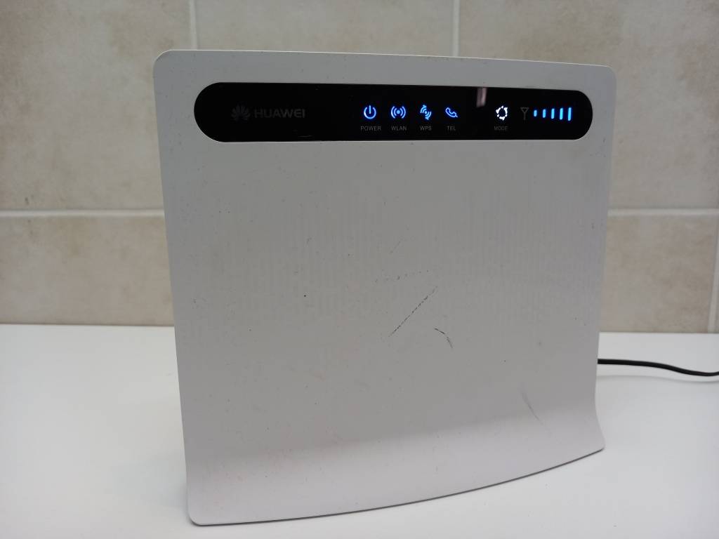 Wireless Routers BLACK FRIDAY ROUTER DEALS! Huawei WiFi SIM Router