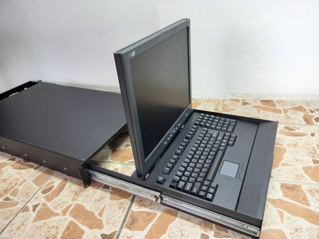 Racks, Mounts & Patch Panels 2 x Server/Laptop Flatbed Wall