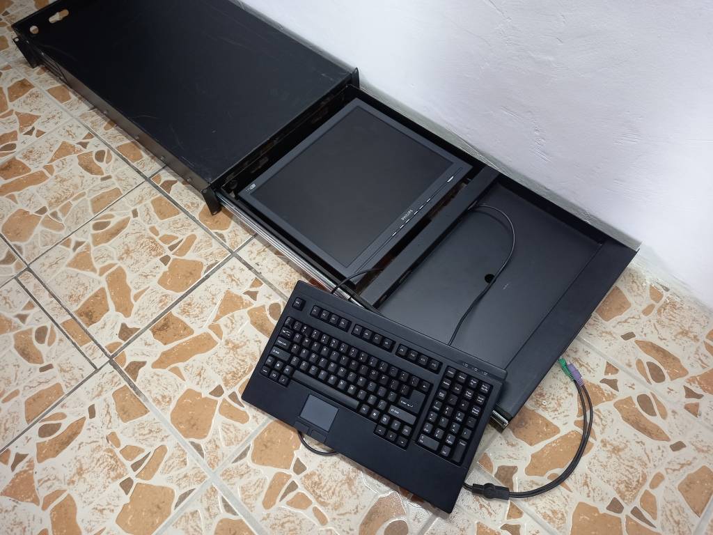 Racks, Mounts & Patch Panels 2 x Server/Laptop Flatbed Wall