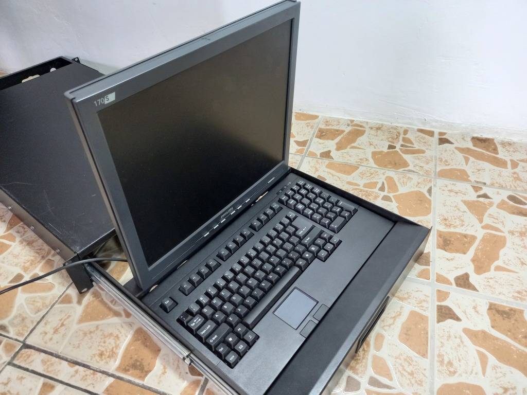 Racks, Mounts & Patch Panels 2 x Server/Laptop Flatbed Wall