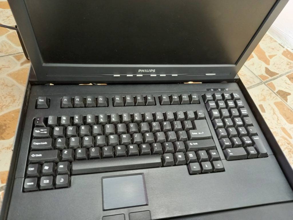 Racks, Mounts & Patch Panels 2 x Server/Laptop Flatbed Wall