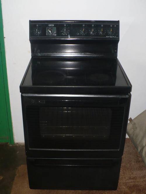 Hobs, Stoves & Ovens Defy 735 TC was sold for R1,000.00 on 31 Jan at