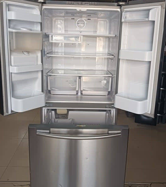 Fridges & Freezers 564L Samsung Double Door Fridge/Freezer was listed