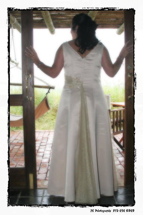 Wedding Dresses wedding dress was listed for R450.00 on 27 Nov at 20