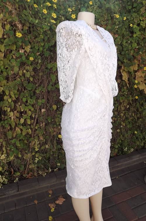 Dresses Off white evening dress in nylon/rayon lace with lining.By