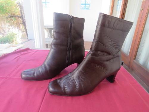 Boots Pair of brown genuine leather GREEN CROSS ankle boots in