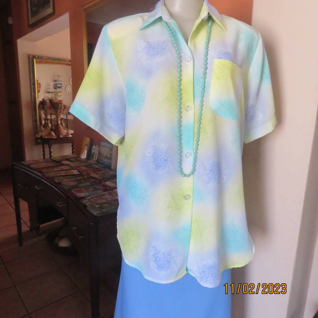 Tshirts & Tops Beautiful short sleeve top in shades of blue and