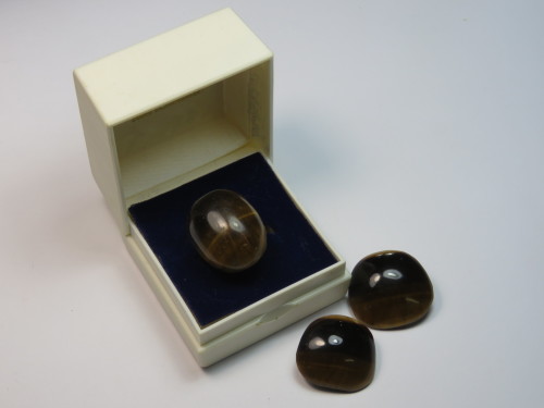 Tigers eye costume jewellery ring with clip-on earrings