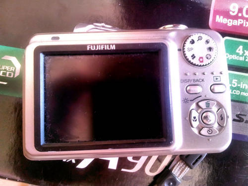 Fujifilm digital camera 9mp 9 megapixels finepix silver tft lcd optical zoom 4x