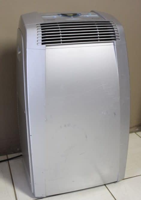 A fantastic De Longhi Pinguino PAC C110 portable air conditioner in full working order