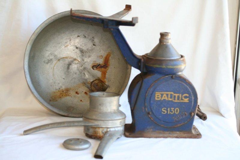 Other Antiques & Collectables ANTIQUE MILK SEPARATOR THAT STILL WORKS