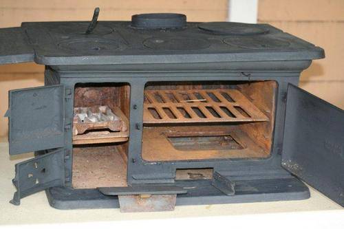 Fire Accessories A Stunning Falkirk Welcome Dover Coal Stove With Extra Side Table This Is Cool And Collectable Was Sold For R1 715 00 On 30 Oct At 15 01 By Lifespace Homeware In Johannesburg Id