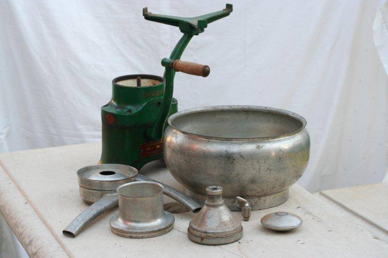 Other Antiques & Collectables VINTAGE MILK SEPARATOR THAT STILL WORKS