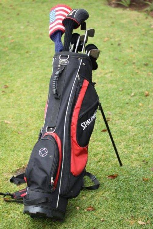 Package Sets A VERY NICE EEEZZZ GOLF SET IN AN AWESOME SPALDING BAG