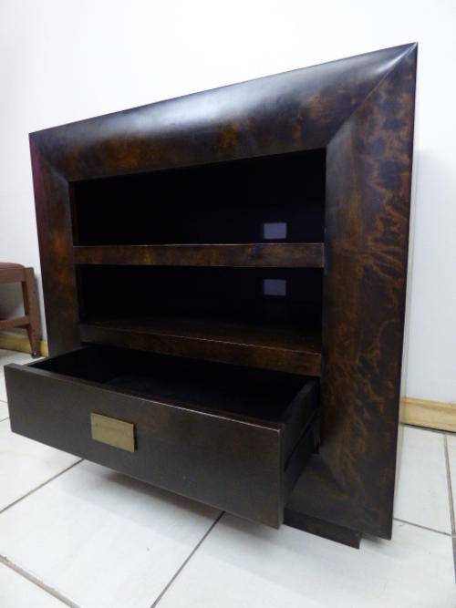 A STUNNING & VERY STYLISH "CORICRAFT" TV STAND WITH PLACE FOR YOUR ENTERTAINMENT