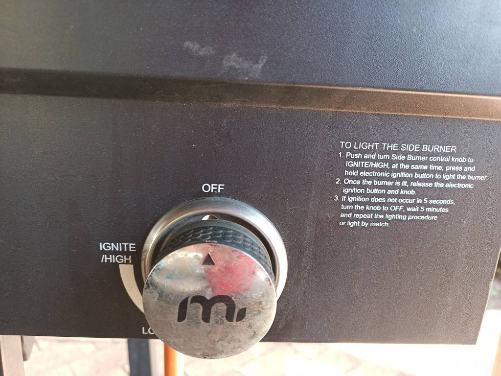 Braais Megamaster sizzler 420 gas braai with 9kg gas bottle was sold for R2,580.00 on 15 Dec