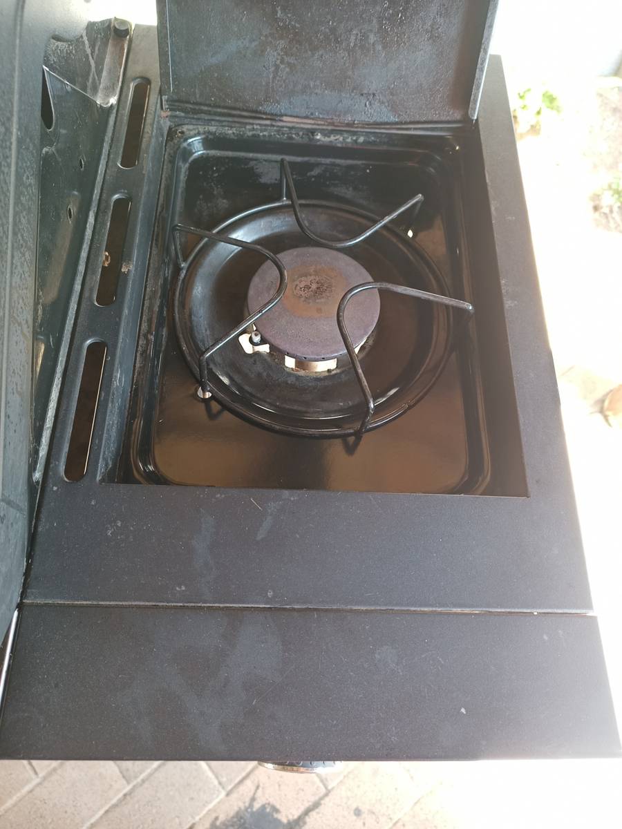Braais Megamaster sizzler 420 gas braai with 9kg gas bottle was sold for R2,580.00 on 15 Dec