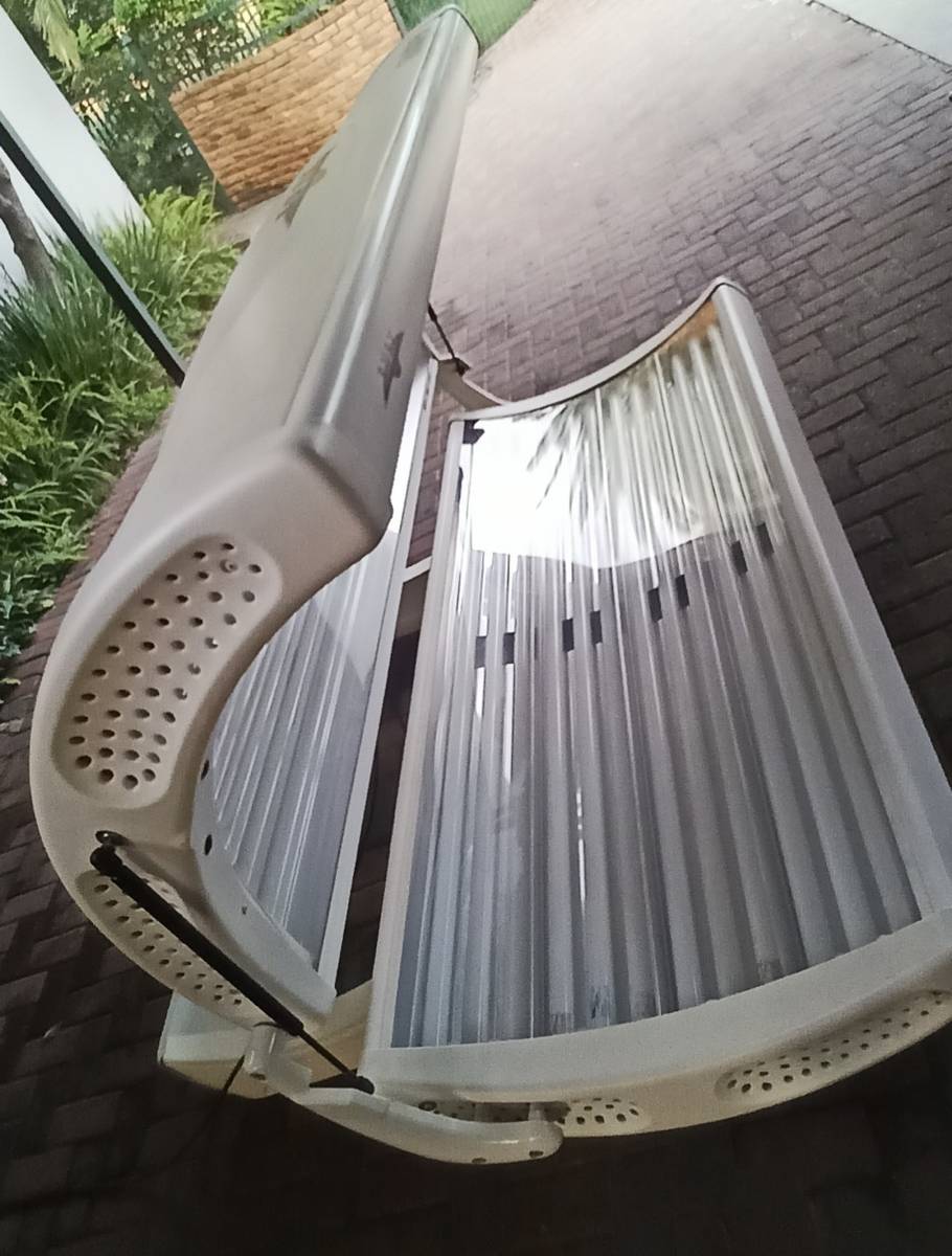 Tanning and Sun Valuable Ruby Hapro Sunbed in good working condition