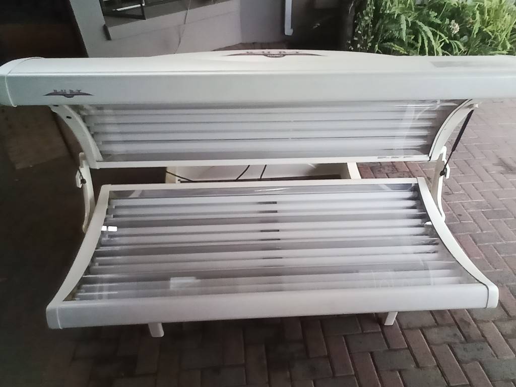 Tanning and Sun Valuable Ruby Hapro Sunbed in good working condition