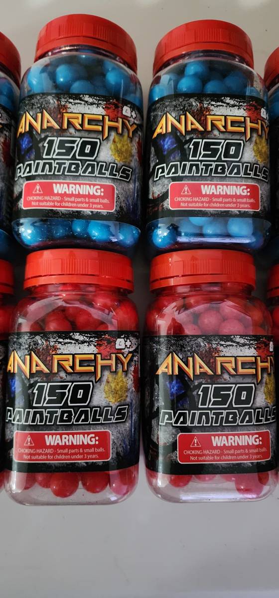Guns & Markers Anarchy Paintball gun and 10 bottles of paintball