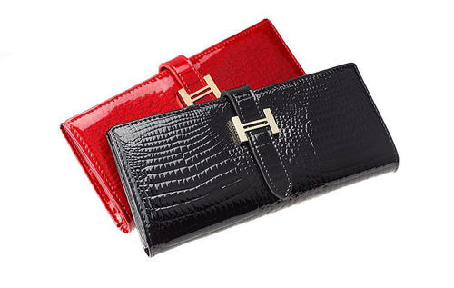 wallet and leather purse