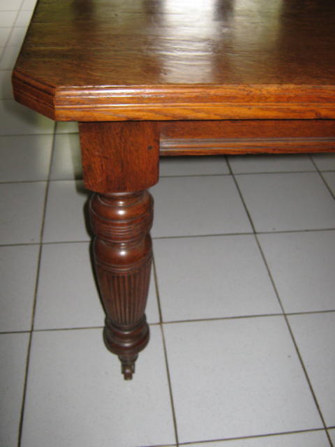 Antique Victorian oak extendable table