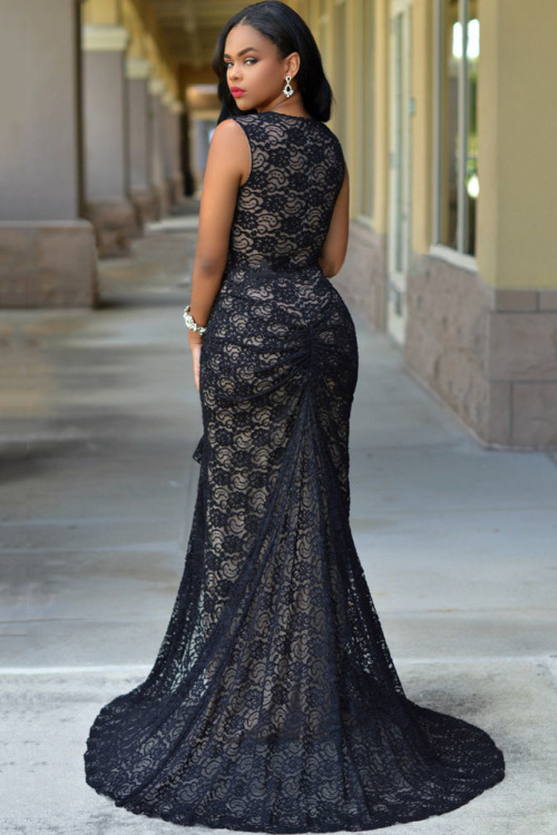 BEAUTIFUL BLACK LACE EVENING GOWN