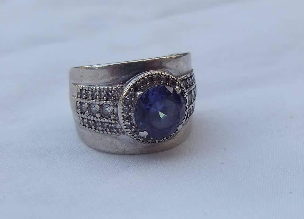 Rings - A STUNNING SOLID STERLING SILVER RING WITH A FACETED BLUE AND ...