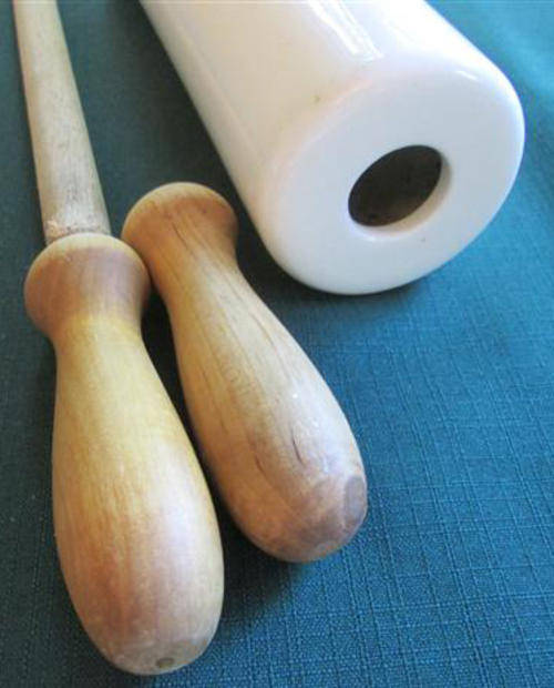 Utensils R1.00 VINTAGE NUTBROWN CERAMIC ROLLING PIN WITH WOODEN