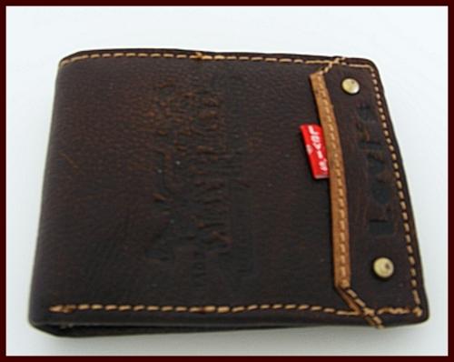 Wallets & Holders - MENS LEVI&#39;S WALLET - BROWN was sold for R90.00 on 9 Jan at 21:31 by Factory ...