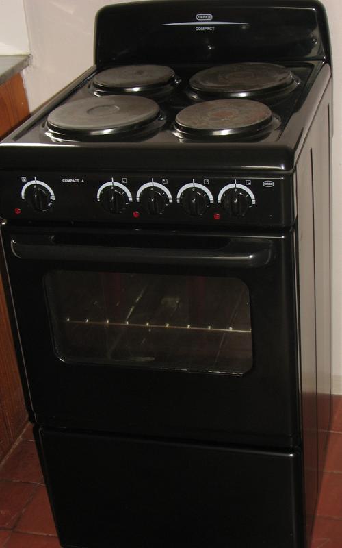 Hobs Stoves Ovens - DEFY 4 PLATE STOVE AND OVEN AS NEW 