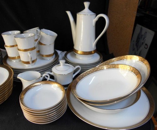 Vintage Presidential Collection 8 Place Setting Dinner and Coffee Set