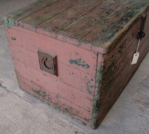 Weathered Trunk w/Removable Lid