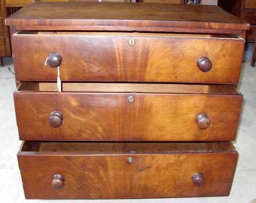 Flame Mahogany Victorian Chest of Drawers