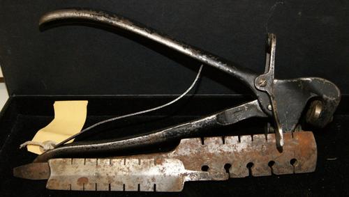Antique Disston & Sons Monarch saw tooth setter