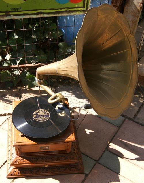 His Masters Voice Reproduction Wind-Up Gramaphone