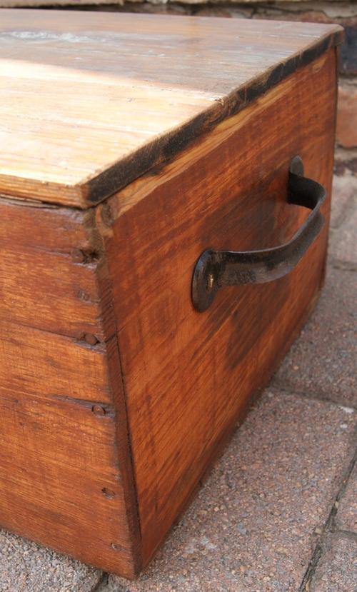 Vintage Gold Reef Jams Wooden Crate