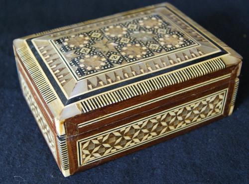 Small Mother of Pearl Decorative Box