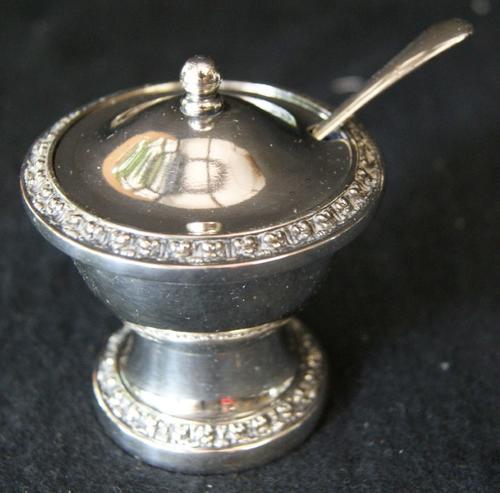 Vintage Ianthe Silver Plated Mustard Pot with Spoon
