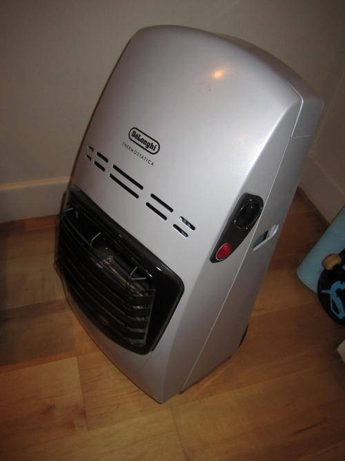 Heaters Delonghi 'Thermostatica' Gas Heater incl Gas Cylinder was