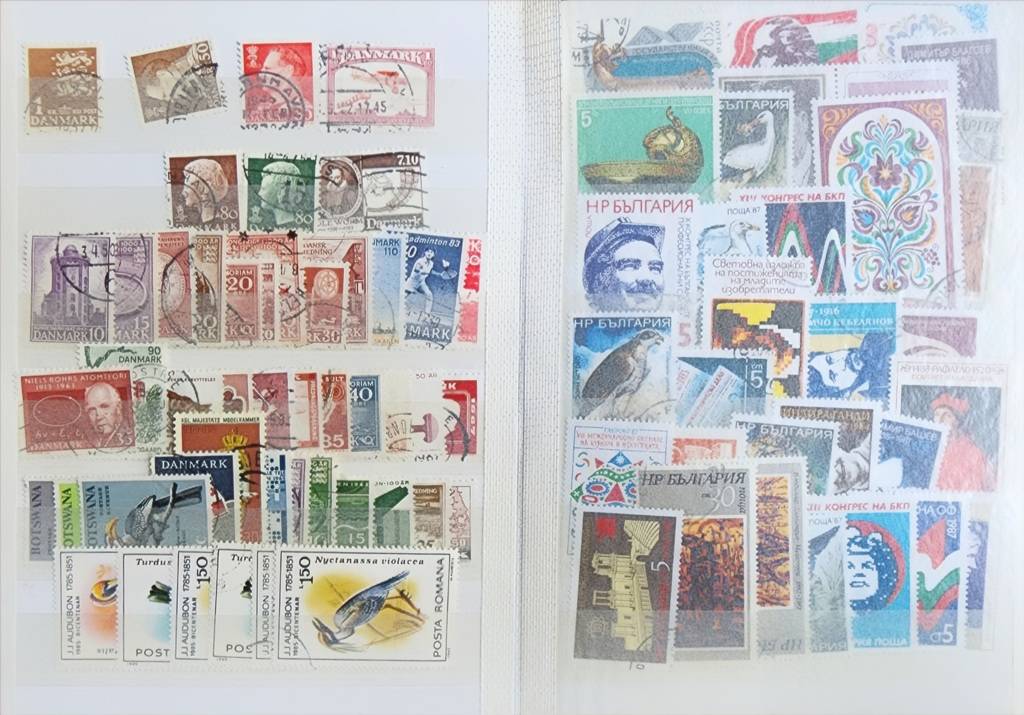 Bulklots and Thematic Collections Small stockbook with mixed world