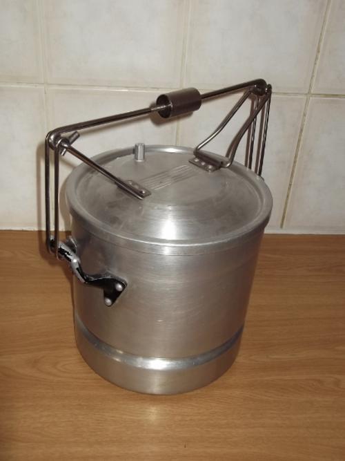 Steam cooker for crayfish