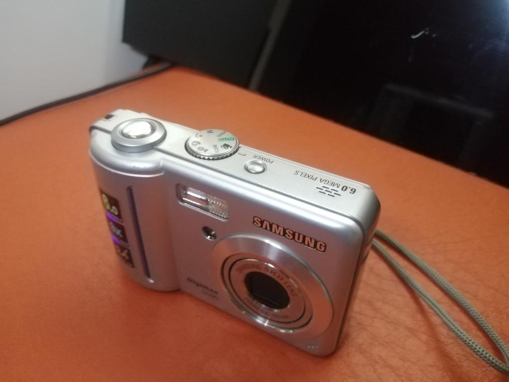 Digital SLR - Samsung S600 Digimax Video+Camera was sold for R361.00 on ...