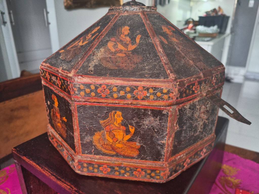 Jewellery Boxes Antique hand painted Indian octagonal madras jewellery box was sold for R51.00