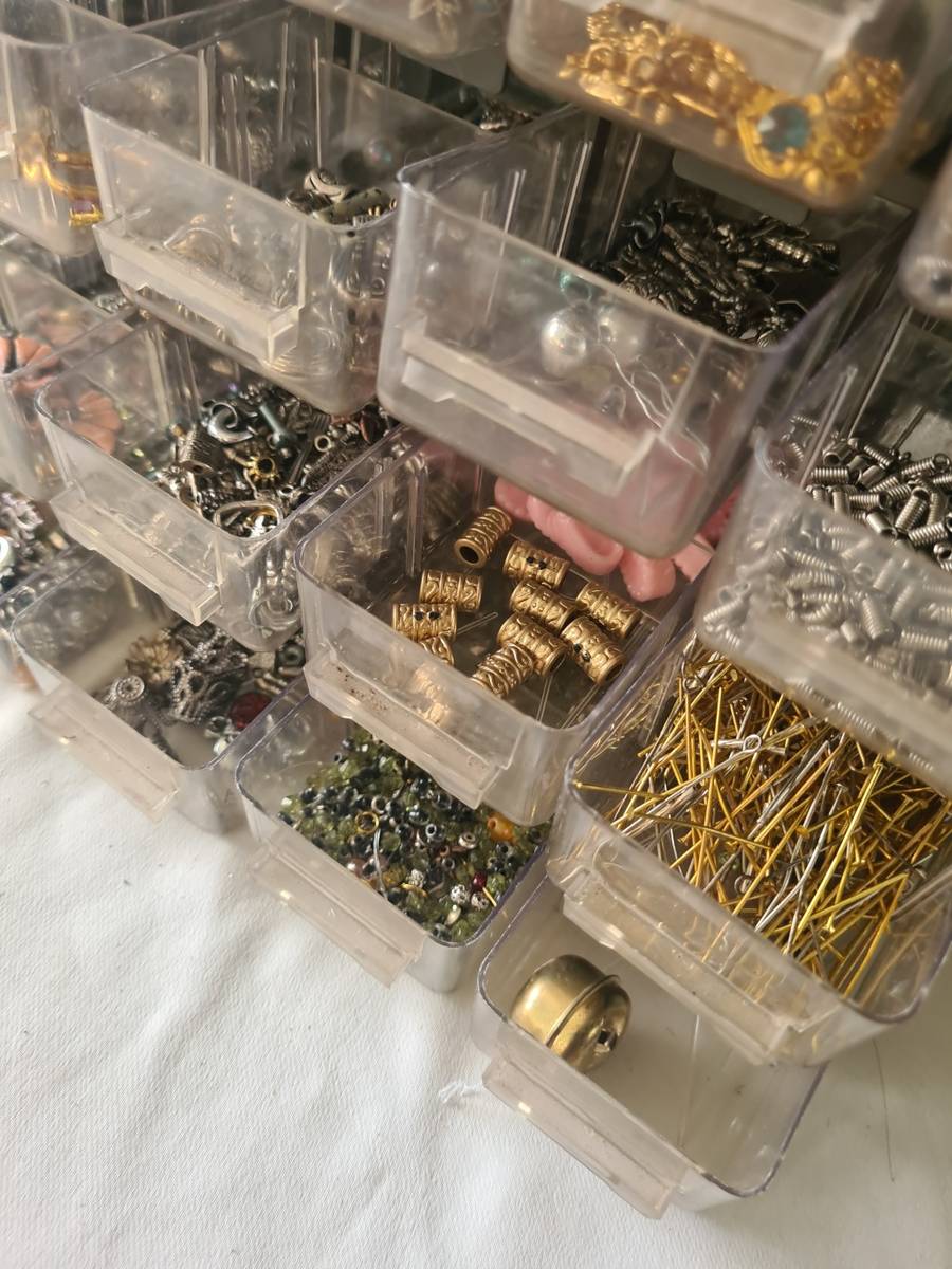 Kits JEWELRY MAKING ITEMS WITH DRAWER BOX was sold for R320.00 on 5