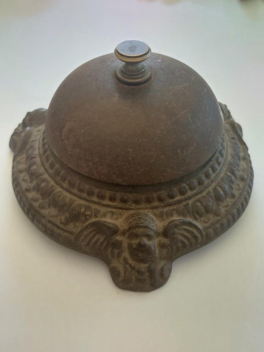 Metal - Rare!! Victorian cast iron reception bell with cherub detail