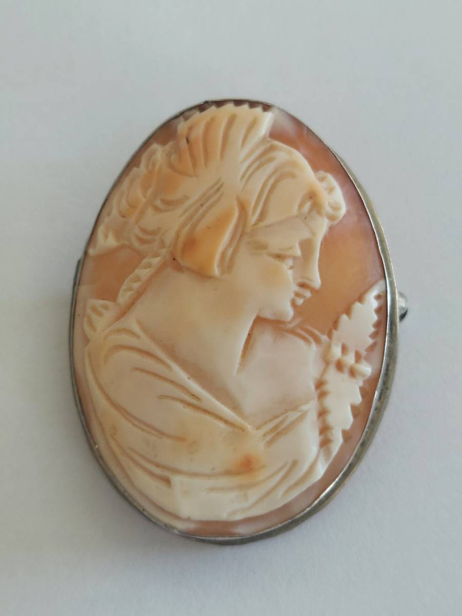 Brooches Large antique 800 silver shell cameo brooch 7,3g was sold