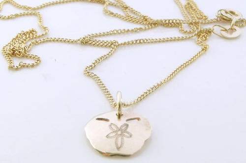 9ct yellow gold pansy shell pendant and chain